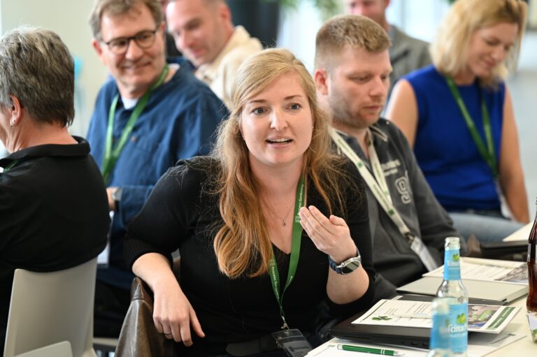 Melanie Seibold von Bavaria Cleaning und weitere Teilnehmer beim Process Gardening Community-Treffen