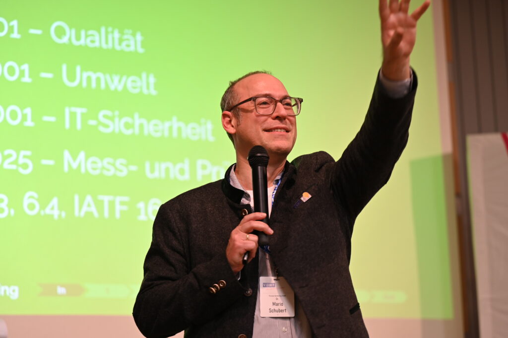 Dr. Mario Schubert beim Vortrag zu Resilizenz durch Dokumentation