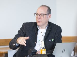 Dr. Mario Schubert beim Community Treffen 2025 bei vapic GmbH